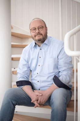langjährige Führungskraft mit der Leitung von bis zu 100 Mitarbeitern
